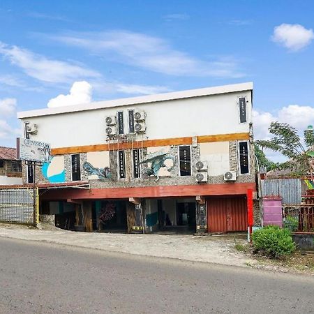 Oyo 90161 Hotel Lendosis Pipa Reja Angkatan 66 Palembang Exteriör bild