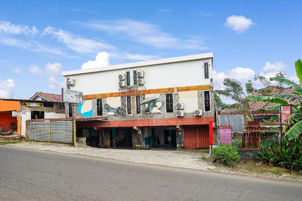 Oyo 90161 Hotel Lendosis Pipa Reja Angkatan 66 Palembang Exteriör bild